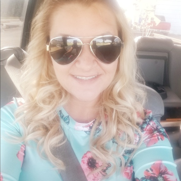 Meet your Posher, Breanna - Picture 1 of 1